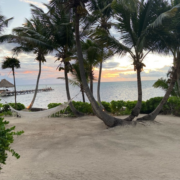 Thanks for stopping by. Leave a comment, start a convo, take a seat or not :) - Picture 2 of 5